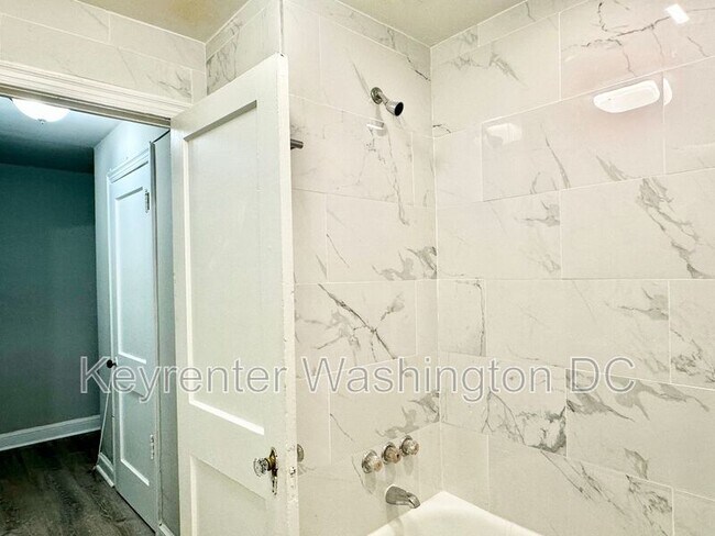 Building Photo - 943 Bonifant St