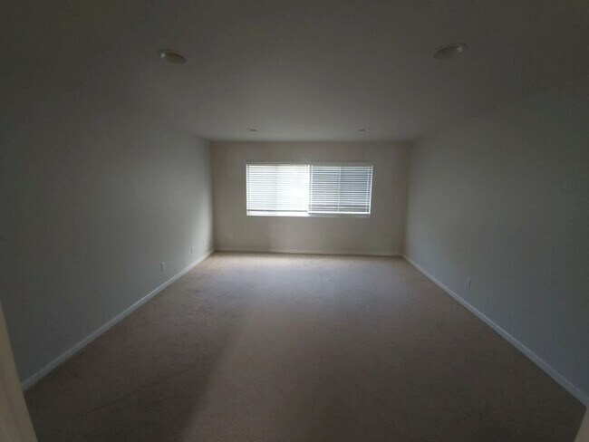 Building Photo - 5/3.5 Balboa Blvd~Verde Ridge~Large & Lovely!