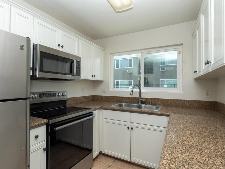 Building Photo - 6602 Beadnell Way