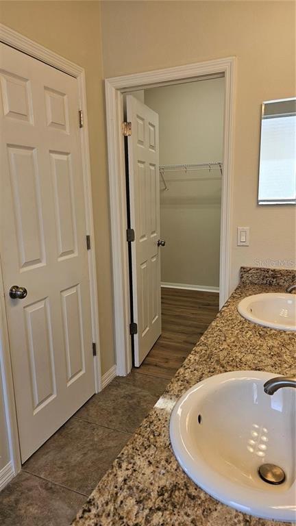 Building Photo - 2528 Ladoga Dr