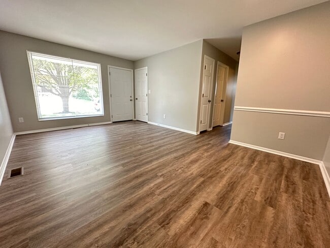 Building Photo - 6530 Pine Cone Dr