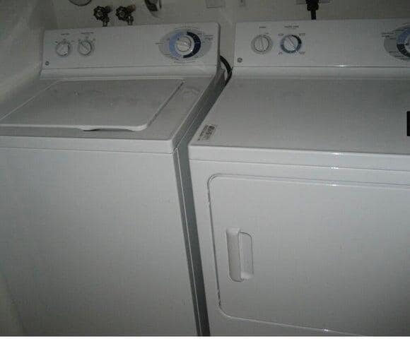 Building Photo - 804 E Windward Way