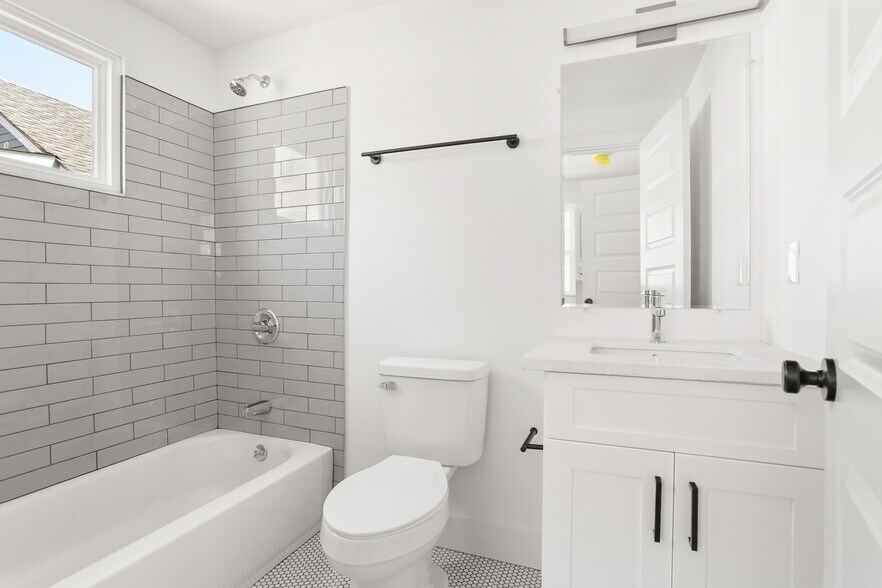 Building Photo - 8701 Green St