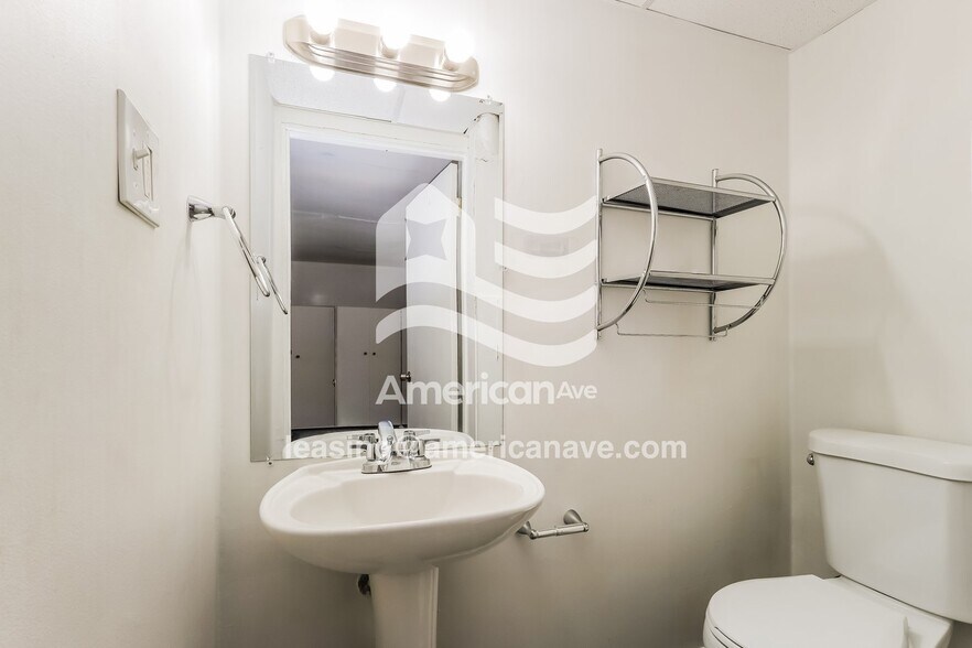 Building Photo - 8250 Royal Heights Dr