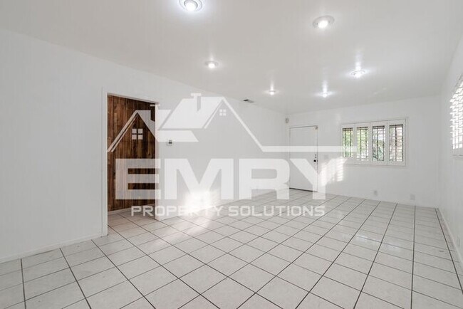 Building Photo - 3 Bedroom 1 Bathroom House for Rent Fishburn Ave Bell CA