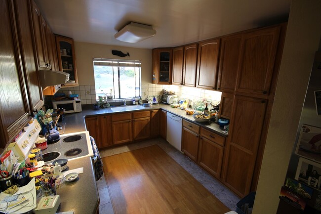 Building Photo - Super Spacious 2-Bedroom 2.5-Bathroom La J...