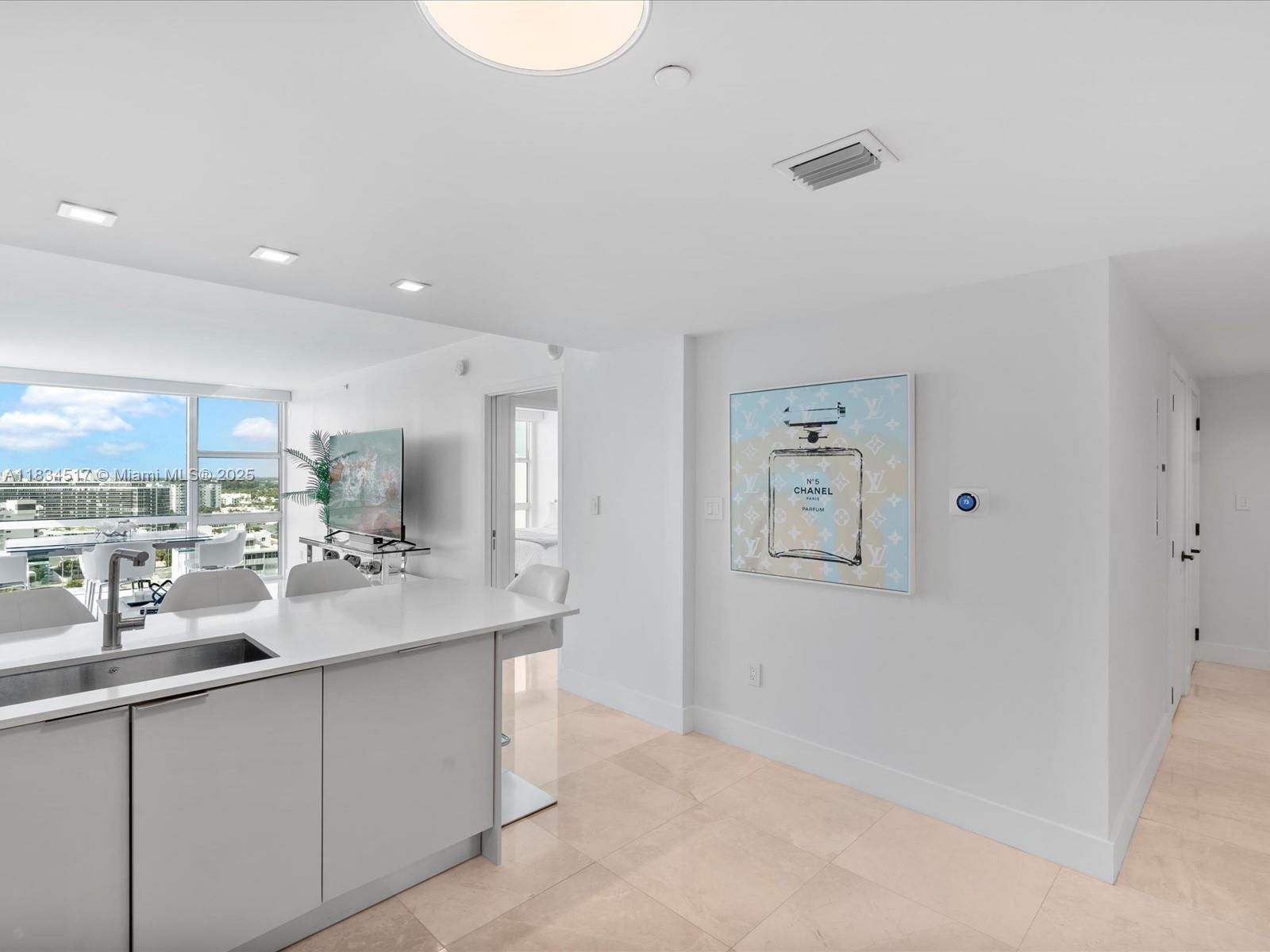 Building Photo - 6801 Collins Ave