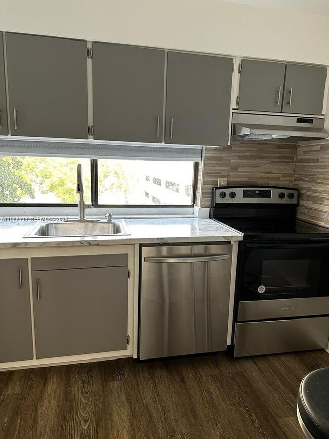 Building Photo - 16909 N Bay Rd