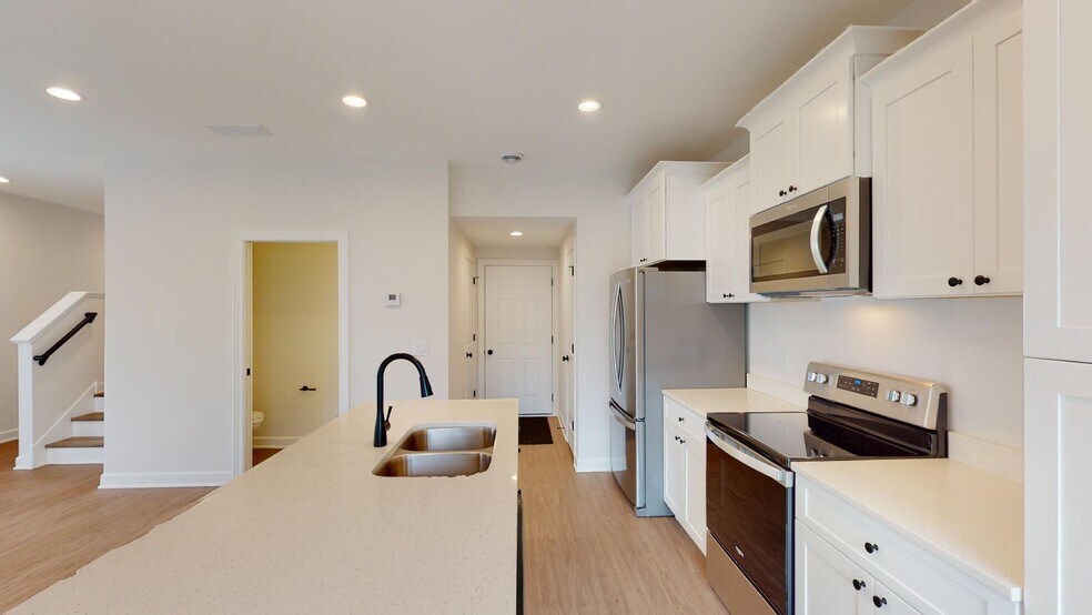 Building Photo - 908 Willow Pl