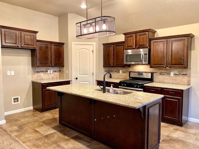 Building Photo - Cute Home In Mustang Schools With Storm Sh...