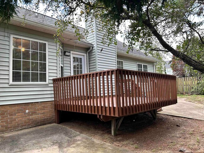 Building Photo - 405 Beech Glen Dr