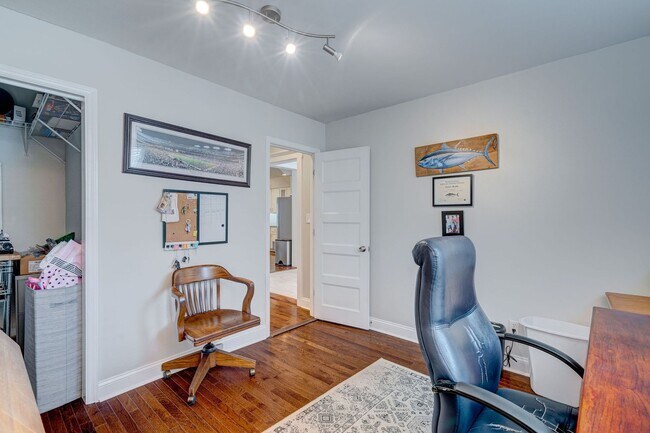 Building Photo - Midtown Rental in Forest Hills