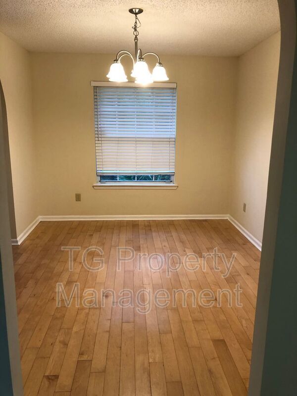 Building Photo - 12910 Forest Glen Ct S