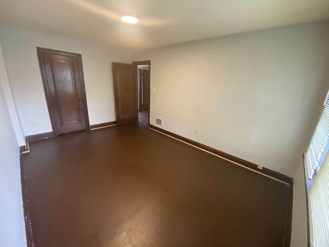 Building Photo - 500 W Parkwood-2125 Mayfair Rd