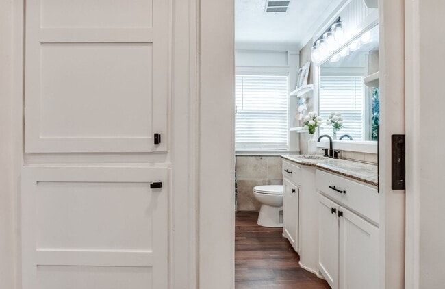 Building Photo - Luxury remodel in NW Oklahoma City