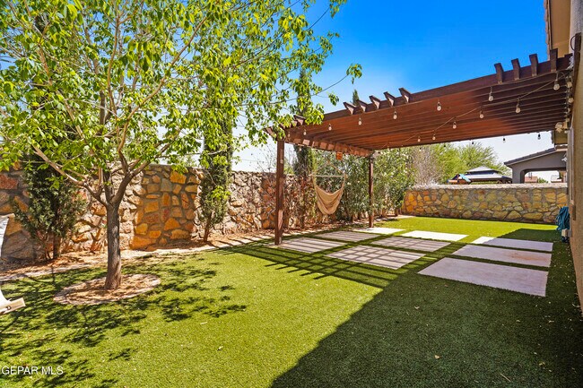 Building Photo - 13665 Lartington St