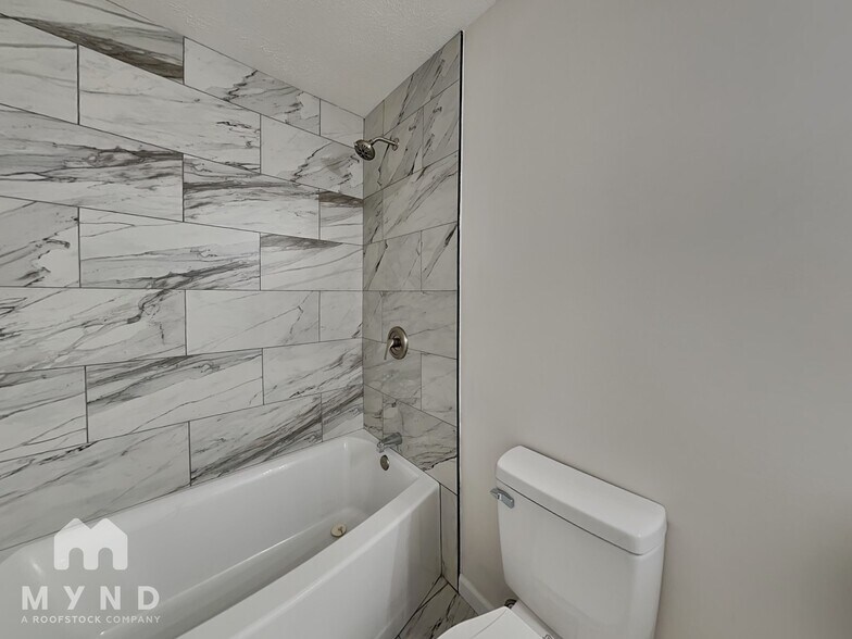 Building Photo - 1121 Holt Hills Pl