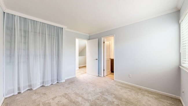 Building Photo - Serene 2 Bedroom 2 Bath Townhome in Windsor, CA with Carport Included!