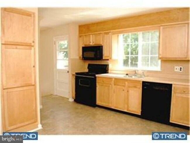 Building Photo - 10 Binford Ln