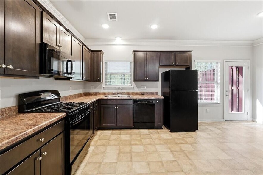 Building Photo - 331 Turtle Creek Dr