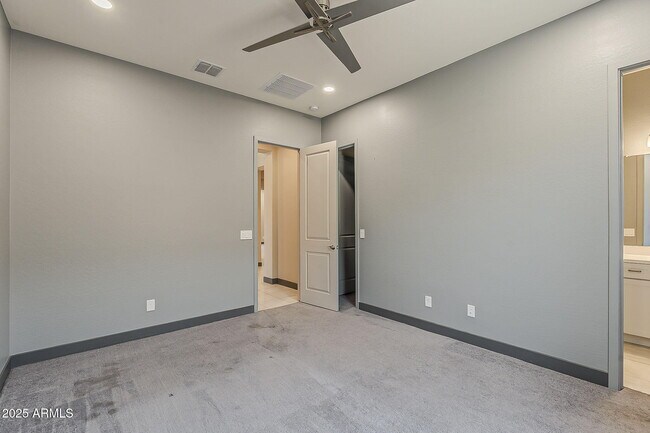 Building Photo - 5232 S Wesley