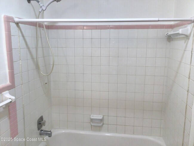 Building Photo - 220 Columbia Dr