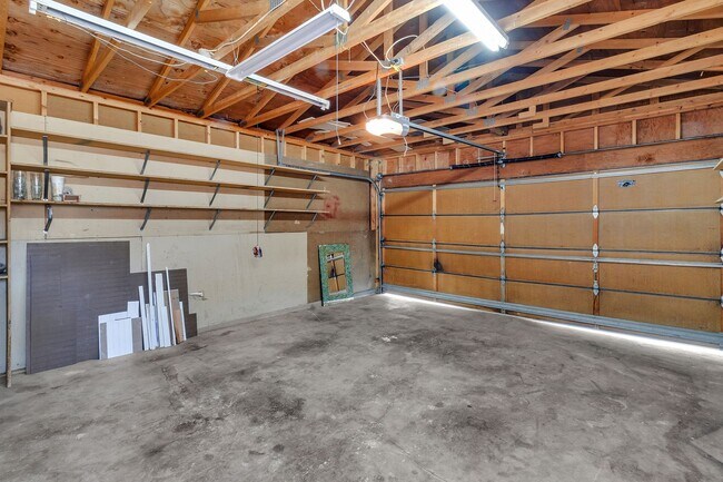 Building Photo - 466 1/2 Carson Lake Dr