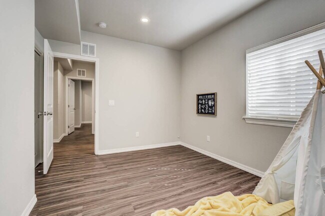 Building Photo - Upgraded Ranch Home in Lake of the Rockies...