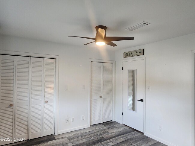Building Photo - 6901 N Lagoon Dr