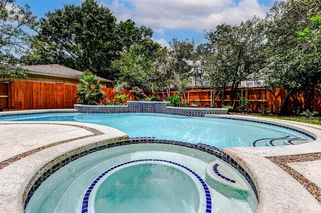 Building Photo - 5807 Mountain View Dr