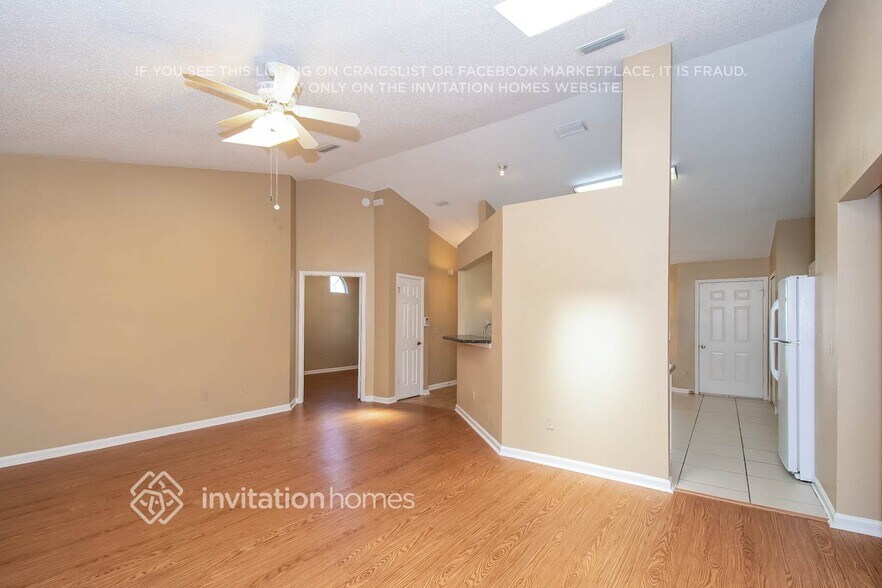 Building Photo - 8258 Lakemont Dr