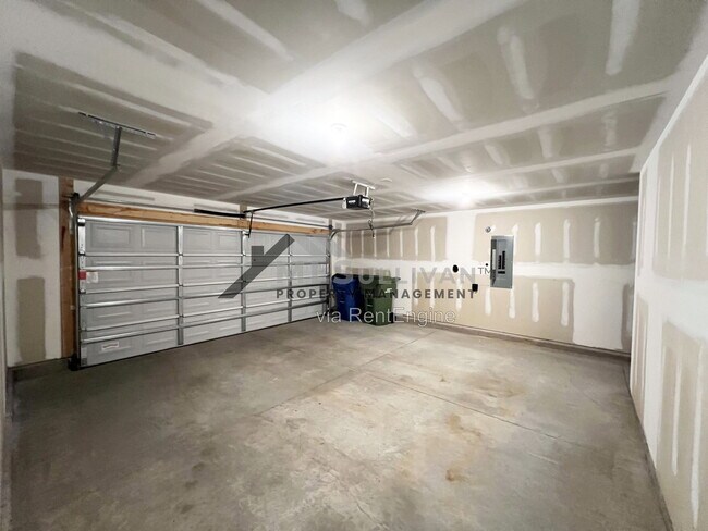 Building Photo - 2932 Egert Dr