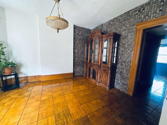 Building Photo - 134 Kensington Ave