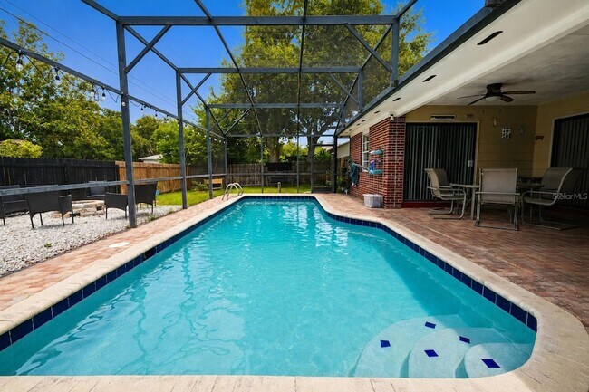 Building Photo - 1594 Frances St