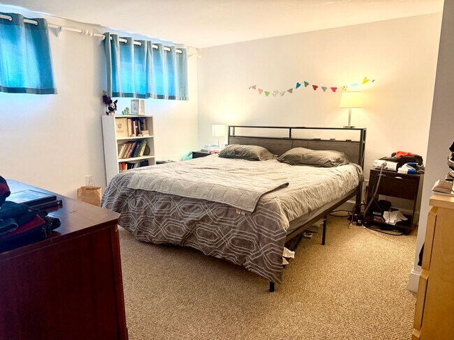 Building Photo - 366 Main St