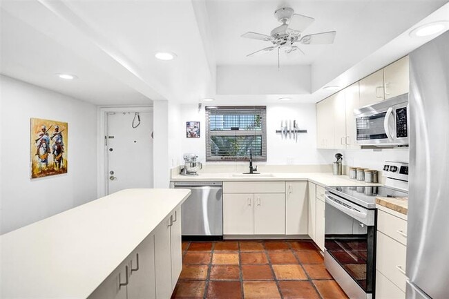 Building Photo - 1212 SE 2nd Ct