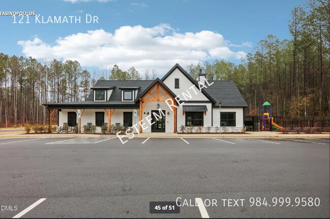 Building Photo - 121 Klamath Dr