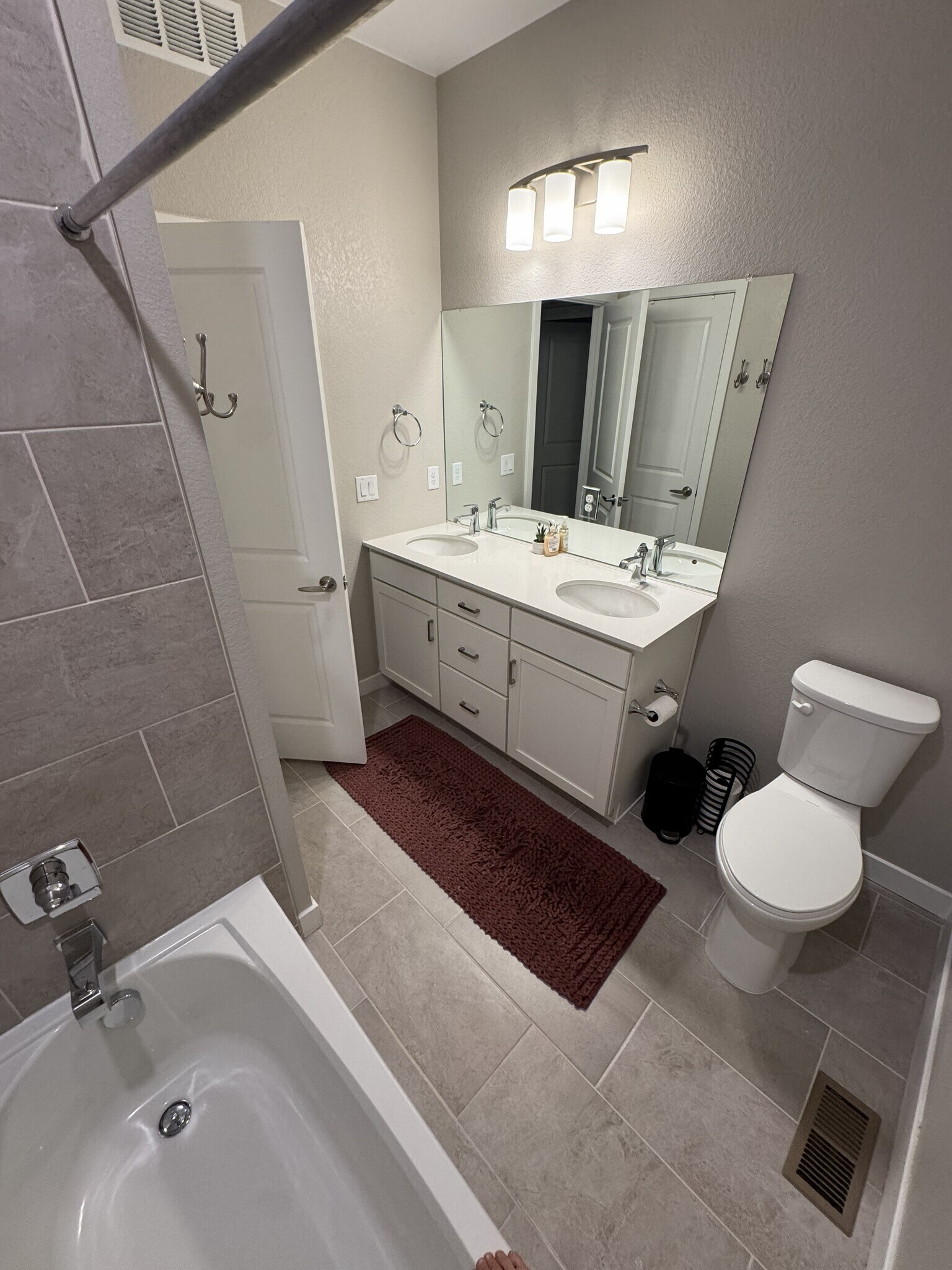Building Photo - 1566 W 67th Dr
