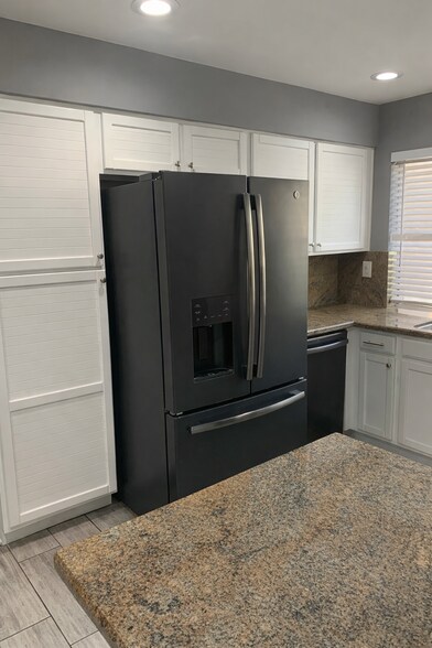 Kitchen - 154 W 5th St