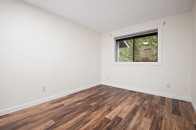 Building Photo - 2Bd/1.5Ba Kirkland Townhouse