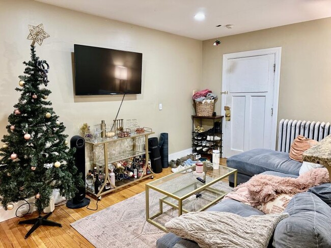 Building Photo - 4 bedroom in Brookline MA 02446