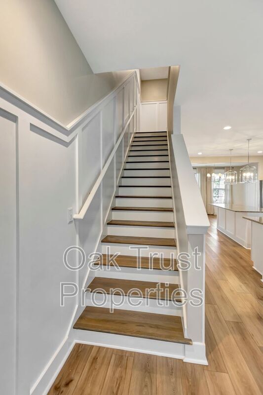 Building Photo - 3 Clearblue Lp