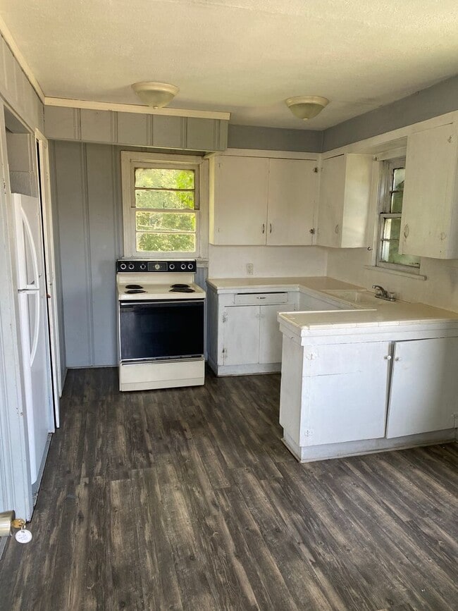 Building Photo - 2501 Malcolm St