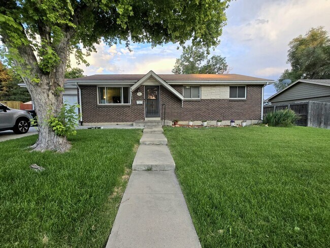 Primary Photo - 8250 Chase Way