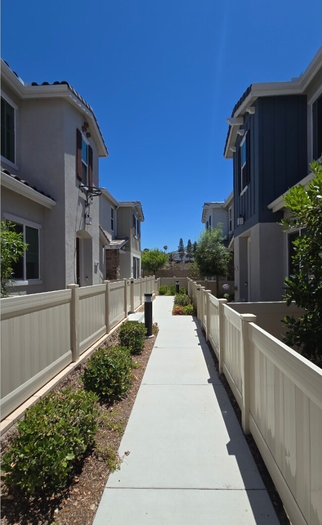 Building Photo - 2608 Nanza St