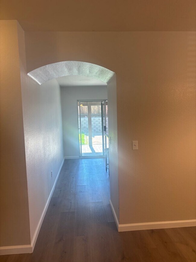 Building Photo - Awesome Property