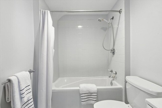 Building Photo - 197 8th St