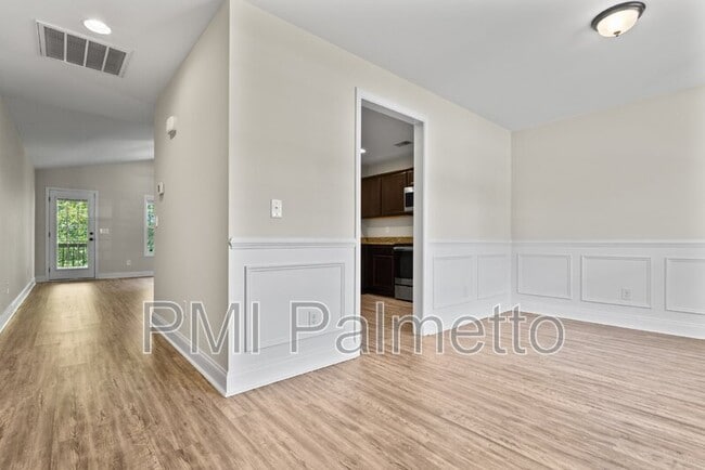 Building Photo - 634 Pine Lilly Dr
