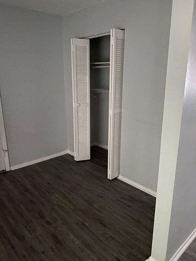 Building Photo - Lugo Riverhill