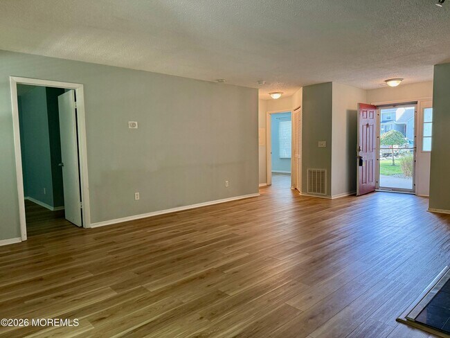 Building Photo - 1216 Waters Edge Dr